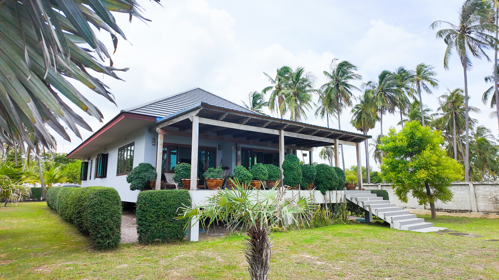 Beachfront Paradise Home for Sale in Thap Sakae (BS69070015) Beachfront Paradise Home for Sale in Thap Sakae (BS69070015)