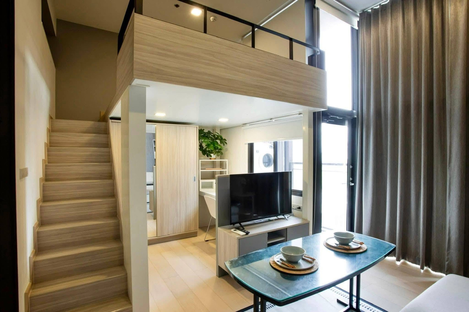 🔥 For rent/sale Chewathai Residence Asoke | Duplex, ceiling height 4.5 m. | 32 sq m. | 10th floor | Parking for 2 cars | Near Rama 9 and the expressway | Rent 25,000 baht/month | Sale 4.5 million baht | UE0015 | Line @944hjngx