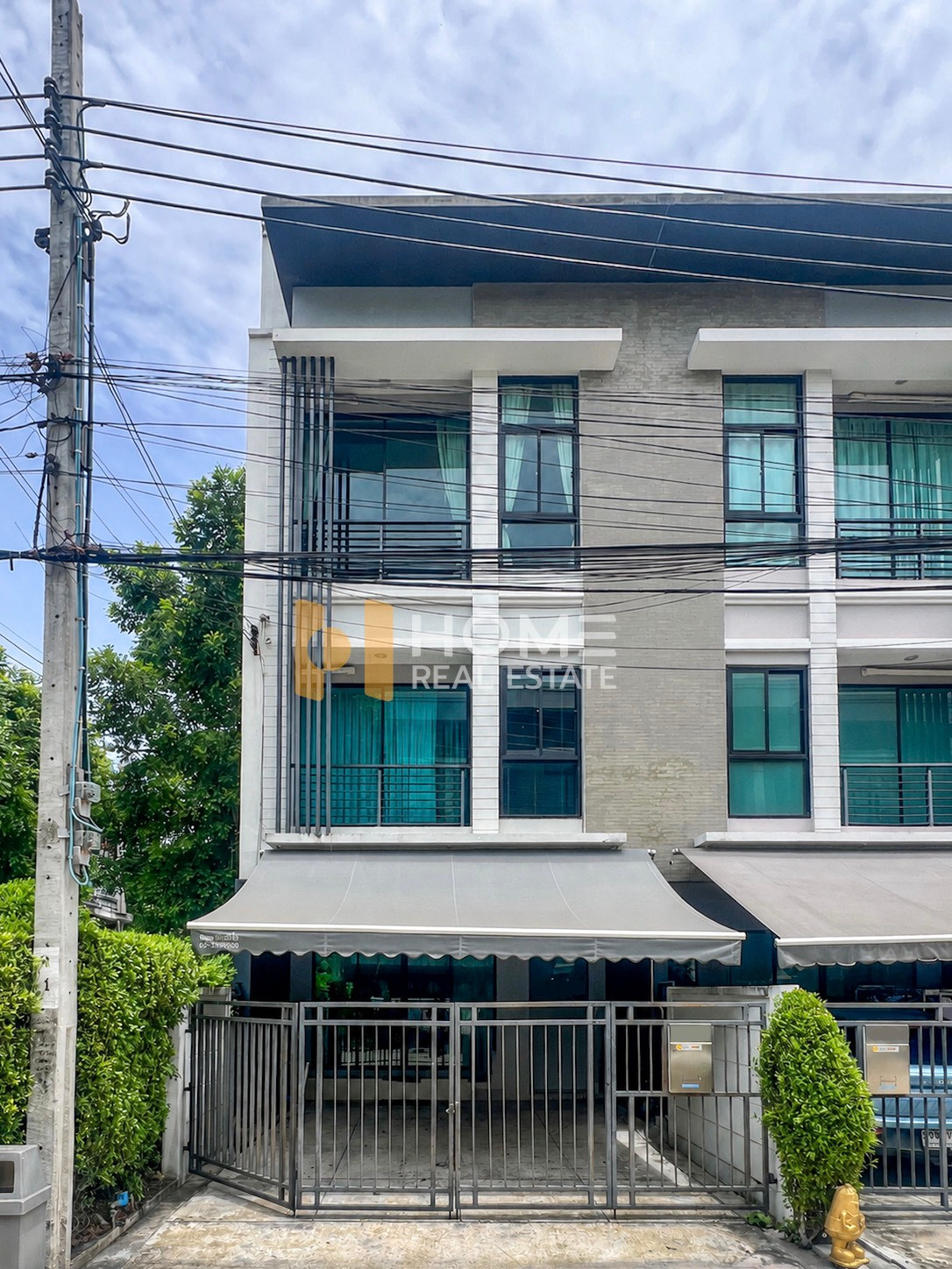 Townhome Baan Klang Muang Rama 9 - Ramkhamhaeng / 3 Bedrooms (FOR SALE) BZD226 Townhome Baan Klang Muang Rama 9 - Ramkhamhaeng / 3 Bedrooms (FOR SALE) BZD226
