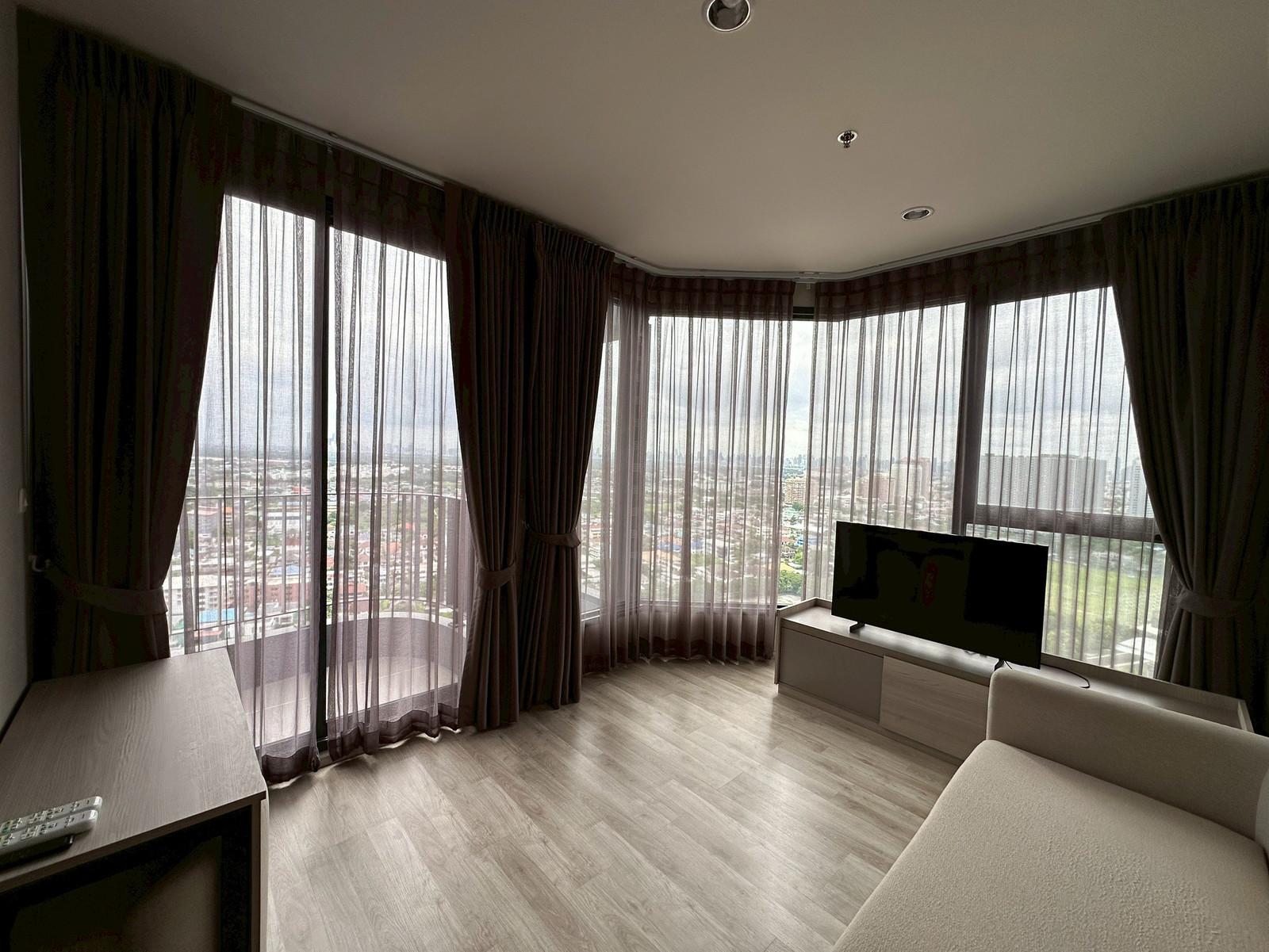 🔥🔥Rare Unit for rent, special unit, corner room, curved glass🔥🔥1 bedroom separated into portions. Complete electrical appliances Can be washed by washing machine ✨ 🔥🔥Rare Unit for rent, special unit, corner room, curved glass🔥🔥1 bedroom separated into portions. Complete electrical appliances Can be washed by washing machine ✨