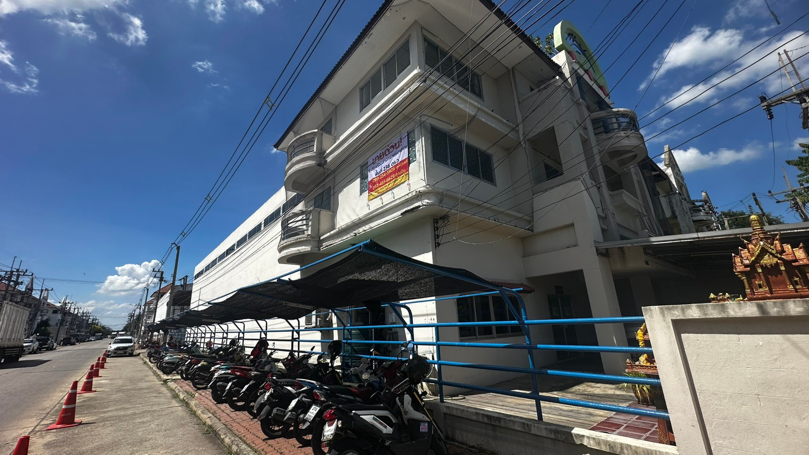 Urgent sale, warehouse with office, 3 floors, size 236 sq m, in the Factory Land Wang Noi project (Factory Land), corner plot, Soi 9, renovated warehouse, ready to use, price ready to transfer, only 8,000,000 baht. If interested, contact Line minniemah, v – รูปที่ 3