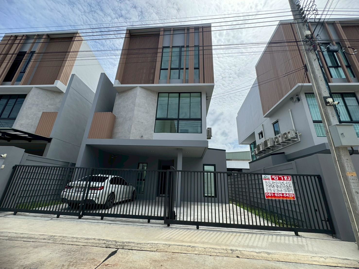 3-story detached house for sale, Thawi Phetkasem Village, Kanchanaphisek, special price, near The Mall Bang Khae (N.2188)