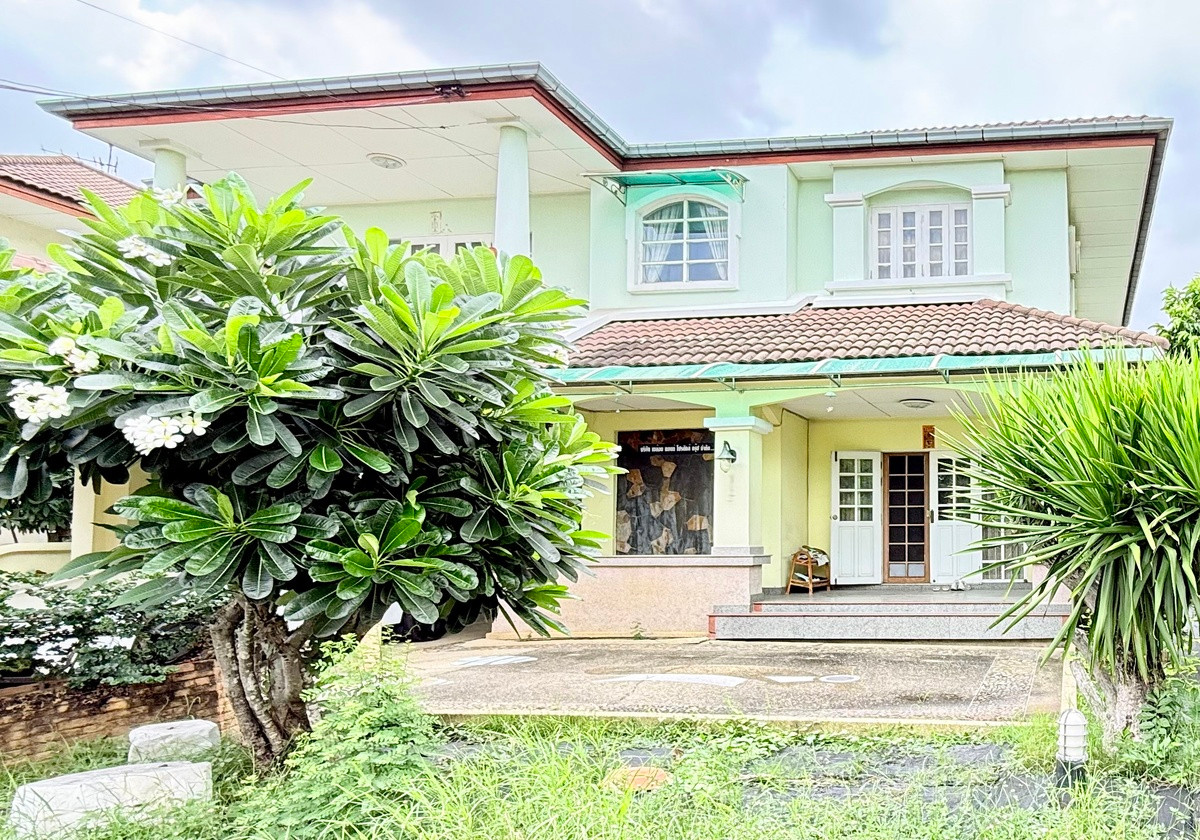 House for sale, Laddarom Rattanathibet, 117 sq m., corner house, near MRT Sai Ma station. House for sale, Laddarom Rattanathibet, 117 sq m., corner house, near MRT Sai Ma station.