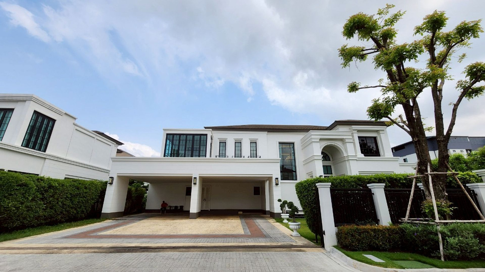 For Sale , Luxury 2-Story Detached House, Baan Sansiri Pattanakarn, 181 sq.wah  Property Code 03-096