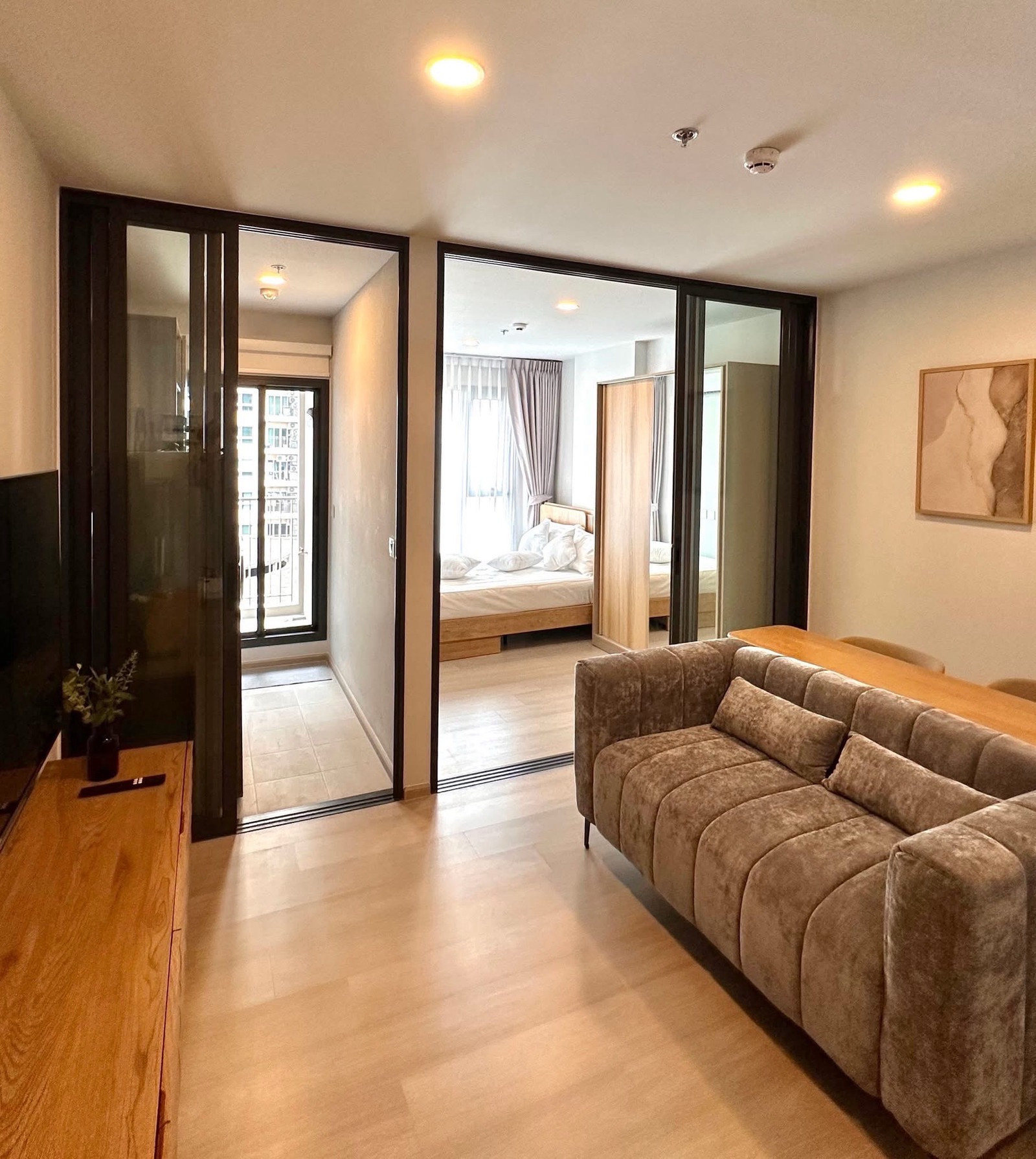 Condo fully furnished, ready to move in, close to BTS On Nut, only 200 meters. Condo fully furnished, ready to move in, close to BTS On Nut, only 200 meters.