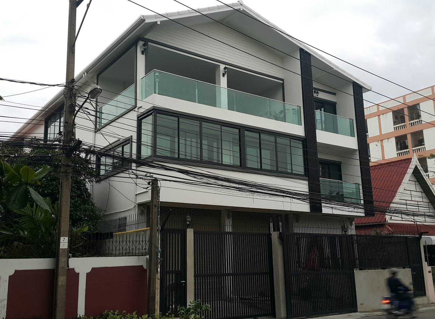 Single house size XXL Sukhumvit 93 | Area > 1,000 sq m, 12 bedrooms, 12 bathrooms.