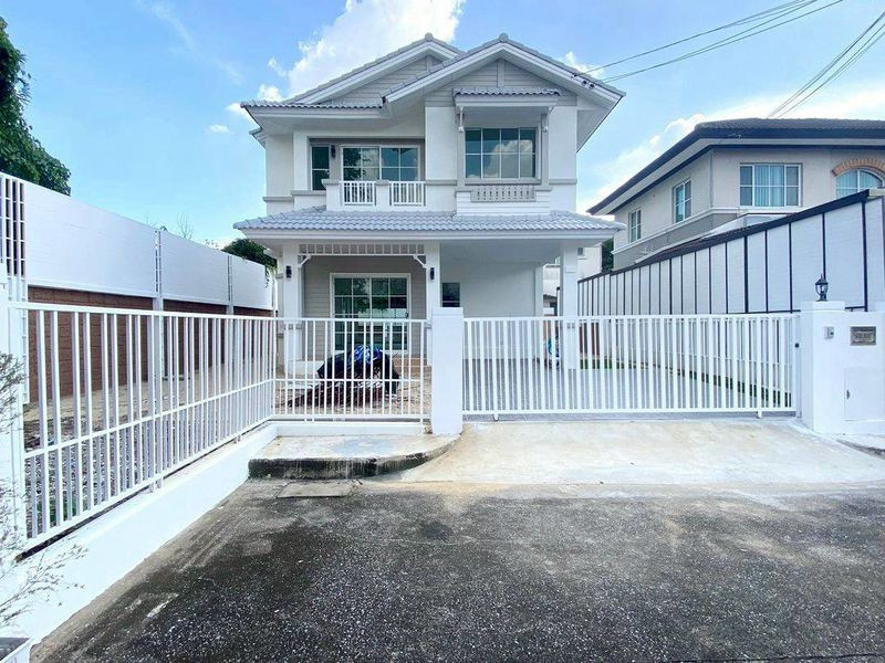 บ้านเดี่ยว 2 ชั้น หมู่บ้านชัยพฤกษ์ รังสิต-คลอง 4 เนื้อที่ 60 ตารางวา 3 ห้องนอน ติดถนนรังสิต - นครนายก รีโนเวทใหม่ทั้งหลัง ตำบลบึงยี่โถ อำเภอธัญบุรี จังหวัดปทุมธานี