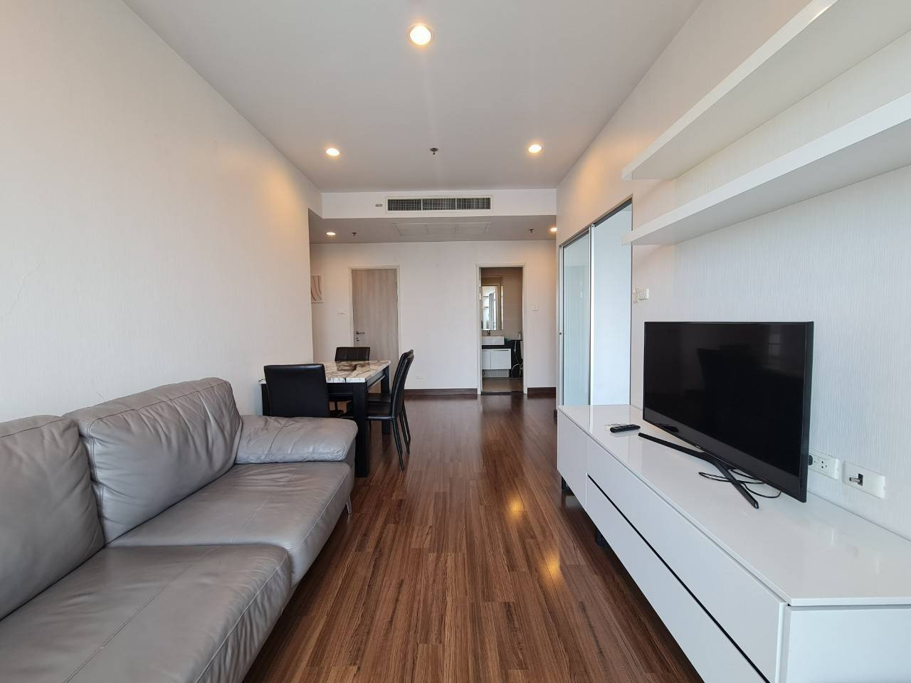 For Rent SUPALAI LITE Sathorn - Charoenrat 2 Bed with built-in furniture, beautiful, luxurious, special price, near BTS Surasak Station. For Rent SUPALAI LITE Sathorn - Charoenrat 2 Bed with built-in furniture, beautiful, luxurious, special price, near BTS Surasak Station.
