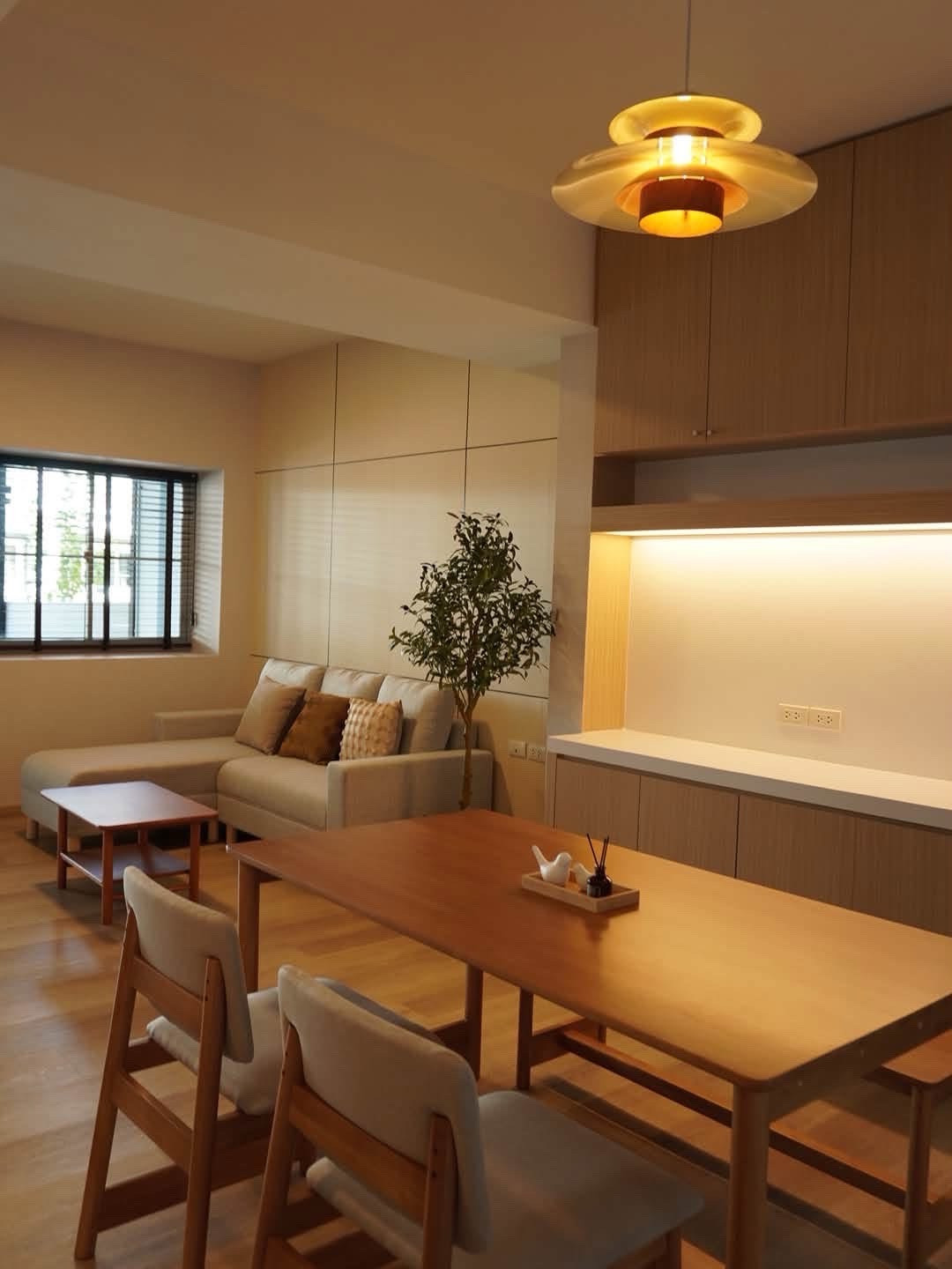 🌟For Rent: Townhome at Indy Bangna Ramkhamhaeng 2. Beautifully decorated two-storey townhome featuring 2 bedrooms and 3 bathrooms. Fully furnished.💥Rental Fee: 35,000 THB/Month. 🌟For Rent: Townhome at Indy Bangna Ramkhamhaeng 2. Beautifully decorated two-storey townhome featuring 2 bedrooms and 3 bathrooms. Fully furnished.💥Rental Fee: 35,000 THB/Month.