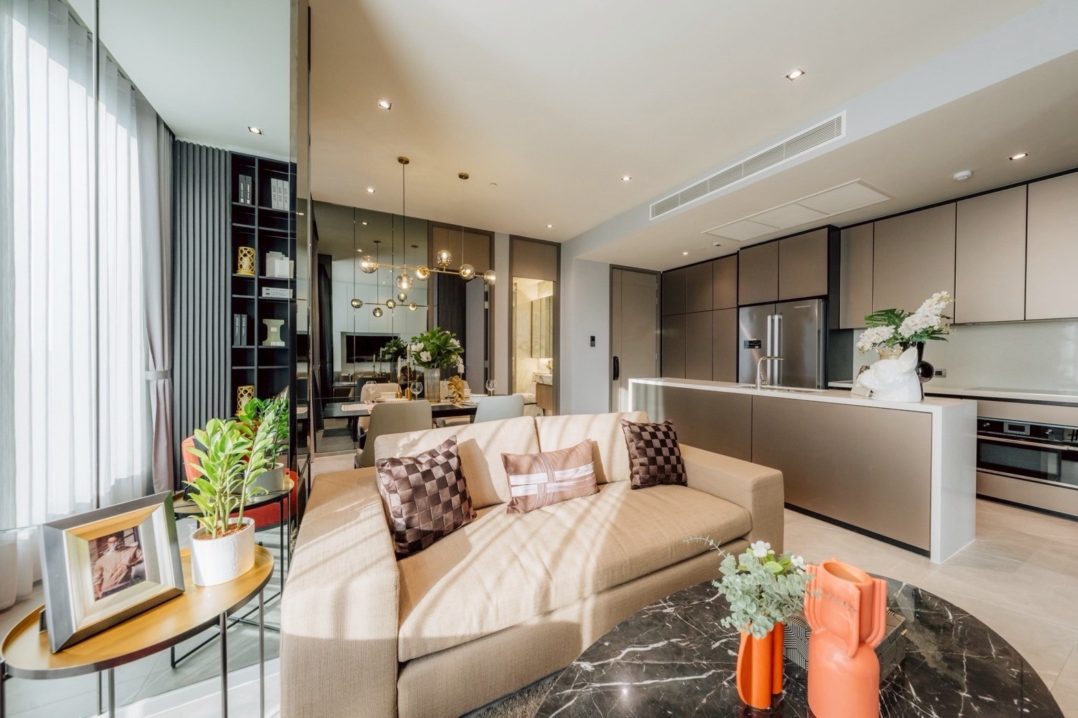 Location is everything… When the house is only 2 minutes away from BTS Thonglor, 2 bedrooms, fully furnished, new room from the project. Location is everything… When the house is only 2 minutes away from BTS Thonglor, 2 bedrooms, fully furnished, new room from the project.