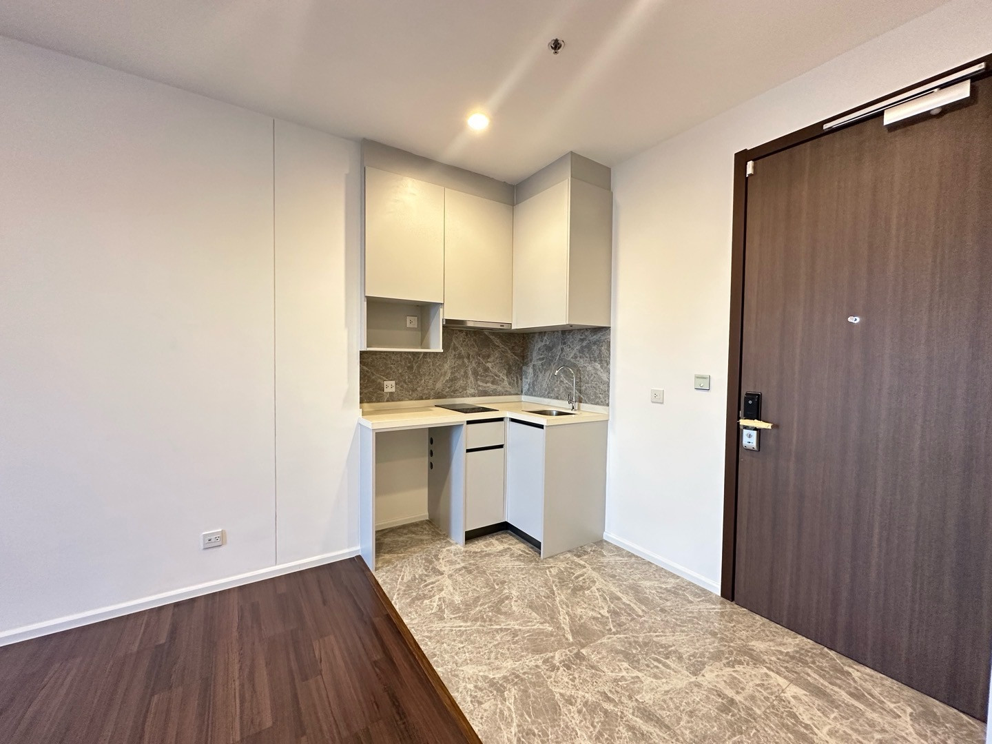 🔥 Condo for sale Whizdom Inspire Sukhumvit 🔥2/1 Bed 46.79 sq.m, price 6,090,000 baht, next to BTS Punnawithi | next to True Digital Park, north direction, high floor 23+