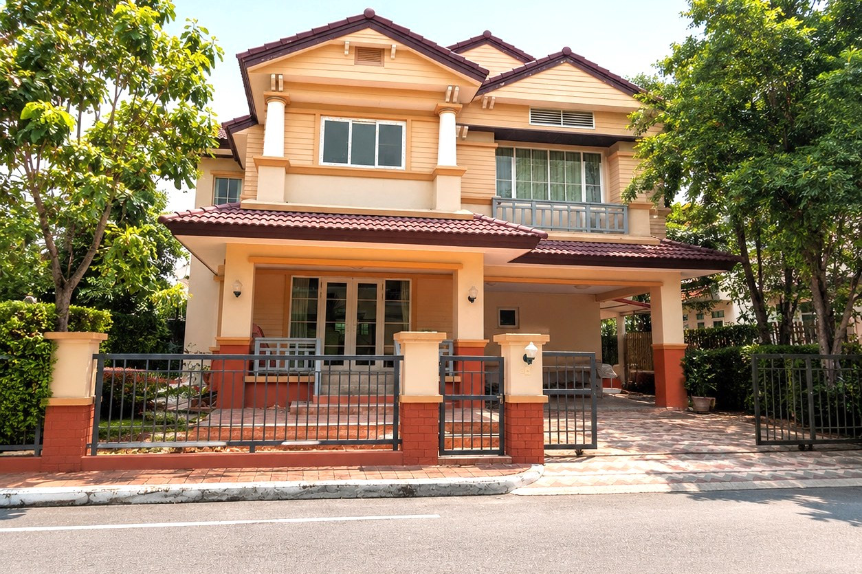 Single House for Rent at Nantawan Sukhumvit 77, On Nut 44 Quality detached house in Nantawan Sukhumvit, conveniently located near Sukhumvit Road, On Nut area, and expressways. Ideal for family living. Single House for Rent at Nantawan Sukhumvit 77, On Nut 44 Quality detached house in Nantawan Sukhumvit, conveniently located near Sukhumvit Road, On Nut area, and expressways. Ideal for family living.