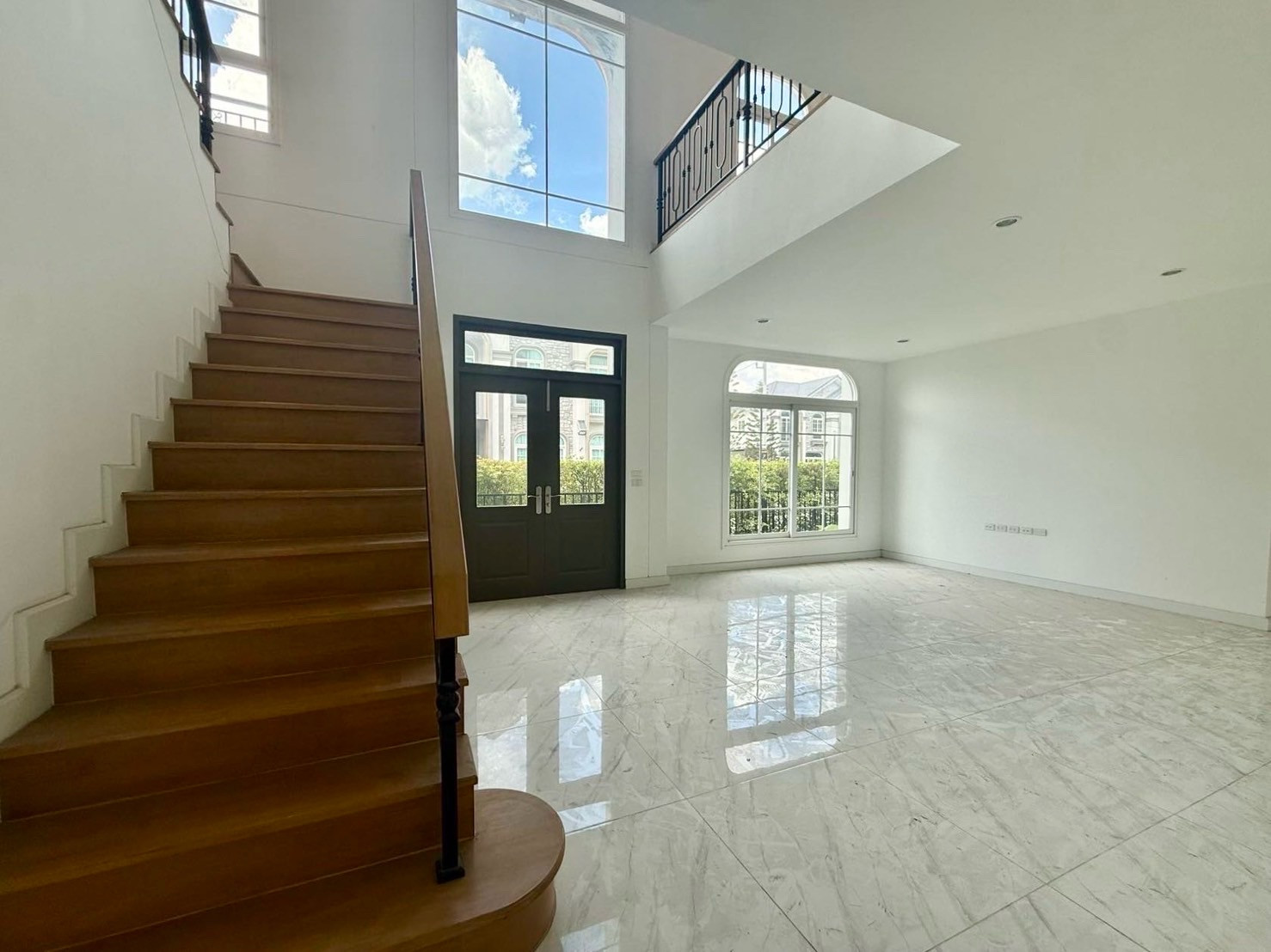 ✨Selling at a loss❌ Grandio Sathorn ✨ – รูปที่ 2