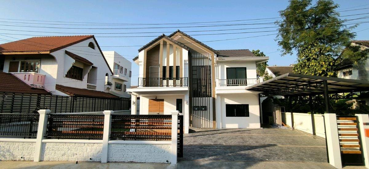Single house for rent near Kasemrad Hospital, Bang Khae, just 4 minutes.