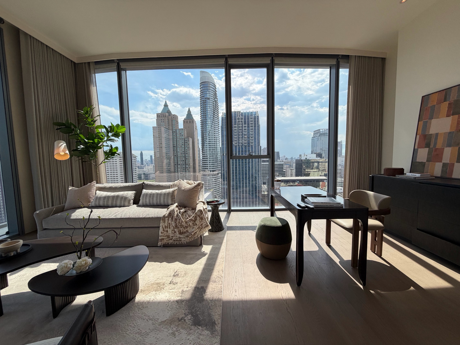 The Art of Luxury Living | SCOPE Langsuan
ที่สุดแห่งการอยู่อาศัยบนทำเลหลังสวน สำหรับผู้ที่เลือกสิ่งที่ดีที่สุด – รูปที่ 2