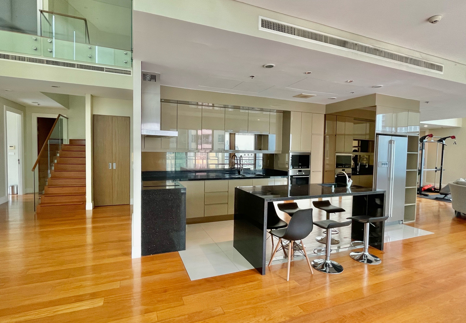 📍For rent Condo Bright ,6 bed, 6 bath, 365 sq m, rental price 200K/month, sukhumvit24, ready to move in, near Emporium and Emquartier. ☎️Call: 0887532858