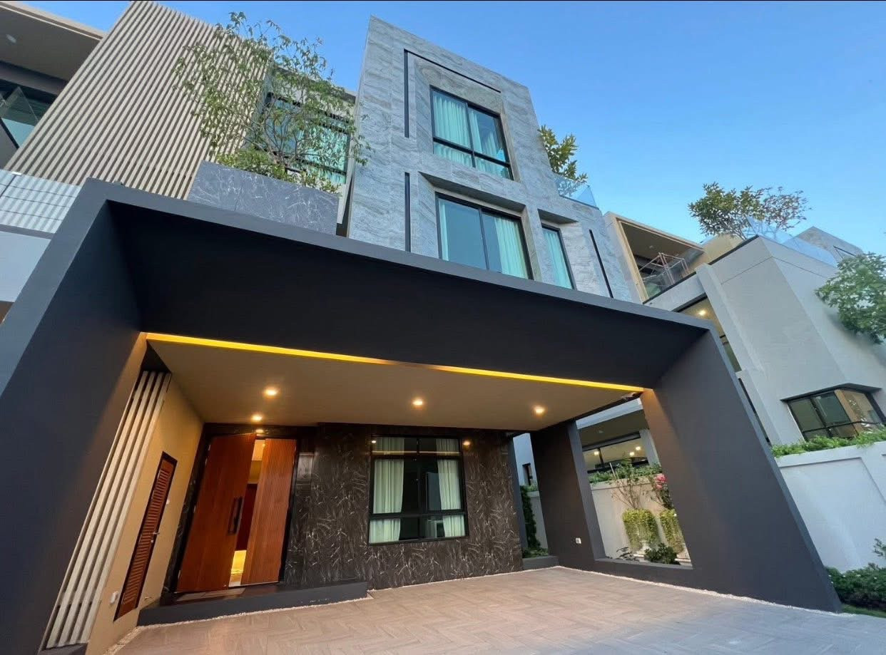 For rent, 3-story detached house, luxuriously decorated, with private elevator, On Nut 17, near BTS On Nut 2 km. For rent, 3-story detached house, luxuriously decorated, with private elevator, On Nut 17, near BTS On Nut 2 km.