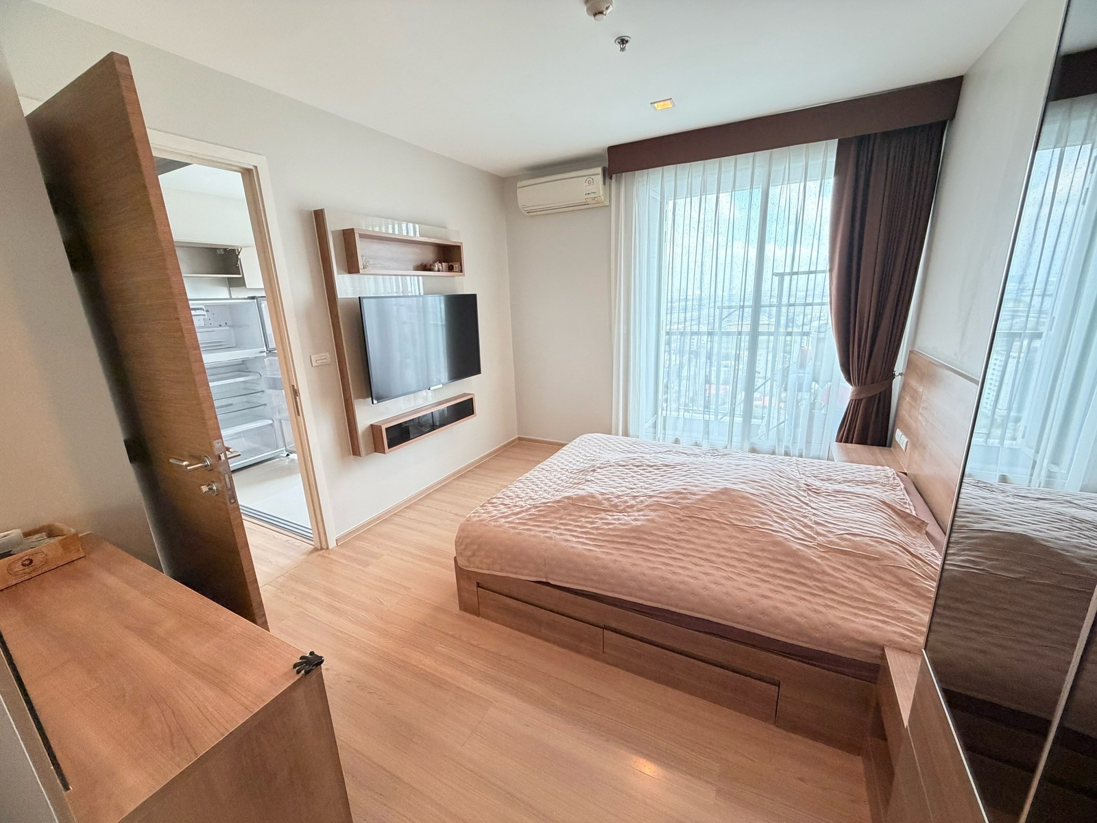 ❤️ขายด่วน คอนโด rhythm phahol aree ขนาด 45.45  ตรม ห้องสวยมากๆๆ renovate ใหม่ราคาดีมากๆๆ 4.3 ล้าน  สนใจ  ด่วน line @900cqqhk tel 0859114585. ❤️❤️ใกล้สะพานควาย อารีย์    ห้องพร้อมขาย  