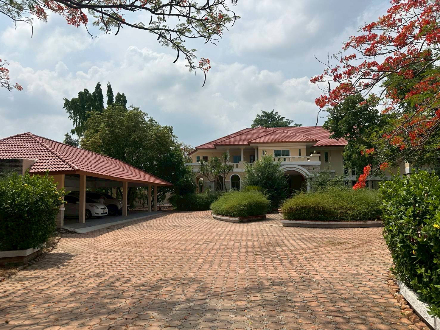 300AGAI Urgent sale! Big mansion, Phutthamonthon area 300AGAI Urgent sale! Big mansion, Phutthamonthon area