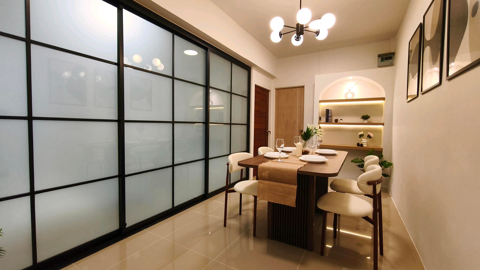"The original room was smaller... Or have we grown up?"
Baan Ratchada 58 sq m. 1+1 bedroom | pets allowed | near BTS-MRT – รูปที่ 3
