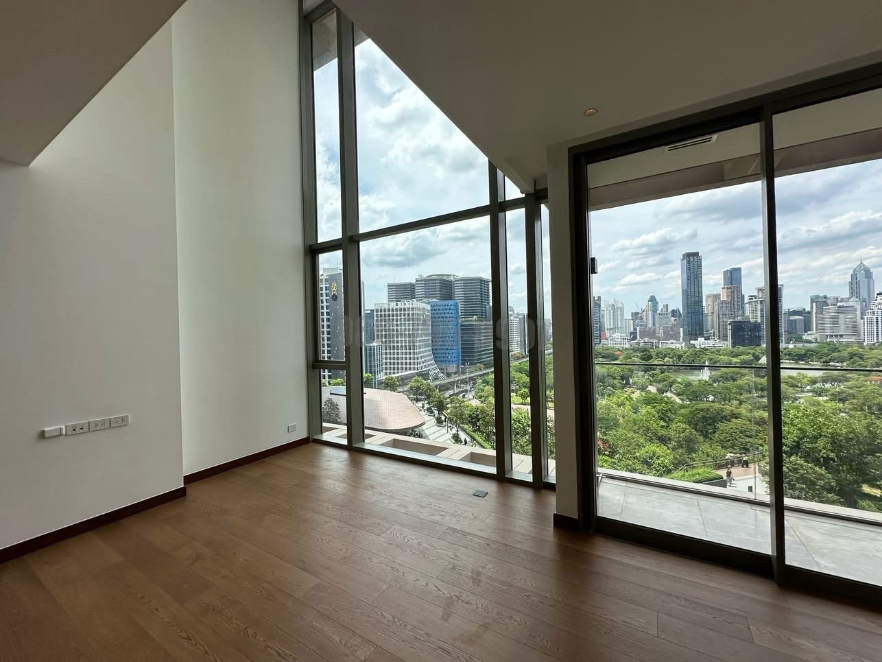 ✅ขายคอนโด Dusit Residences ขนาด 73.94 Sq.m Duplex 1 bed 2 bath เพียง 29,900,000 MB ติดต่อ 086-795-9997 (จิม)
