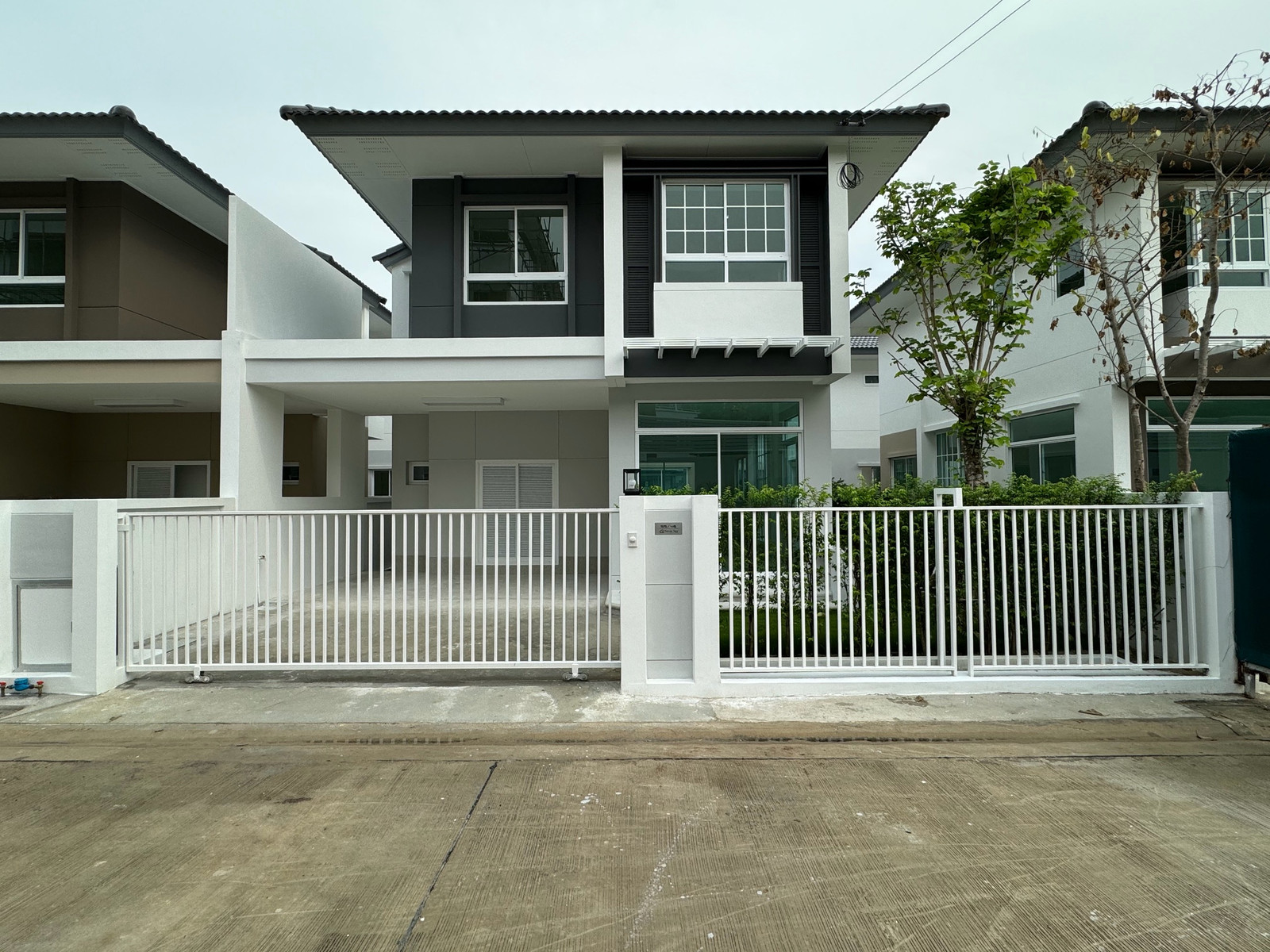 Semi-detached house for rent, Trendy Thara Bangna project. Semi-detached house for rent, Trendy Thara Bangna project.