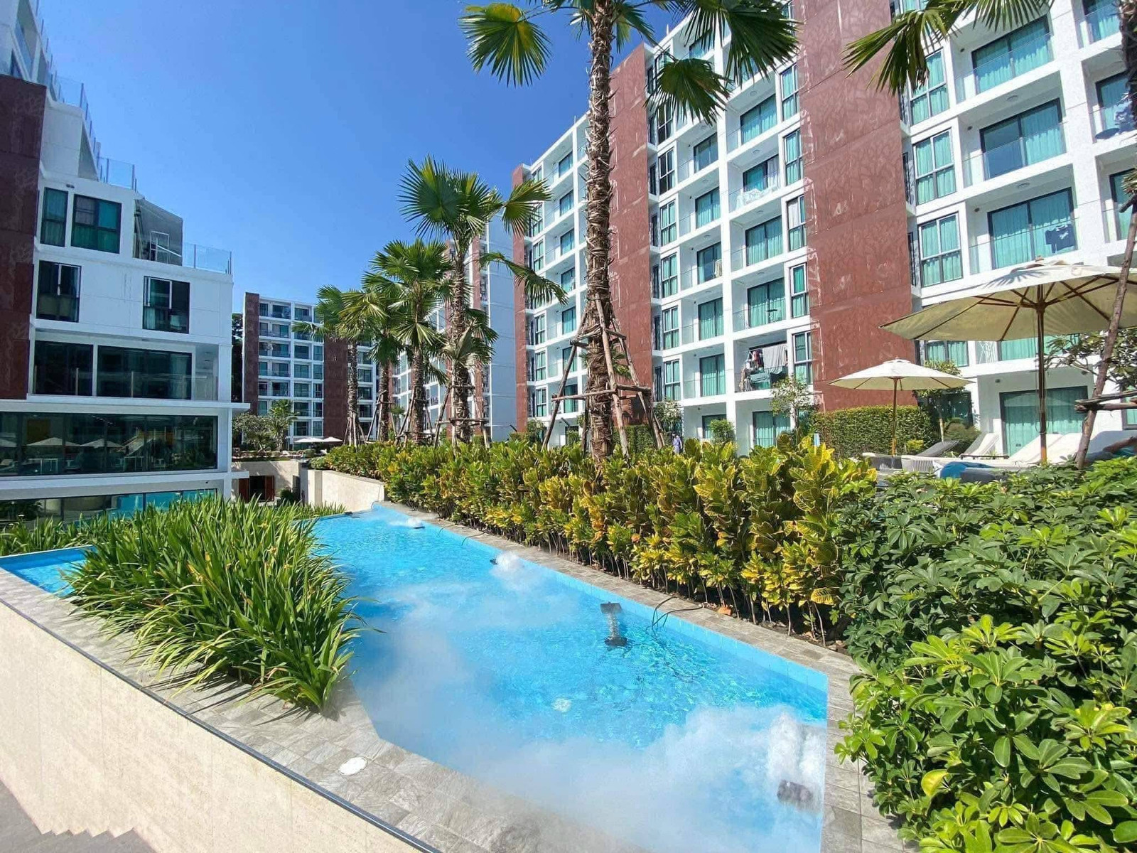 For rent: The one condo, price 15,000 baht, 6th floor, size 35 sq m.