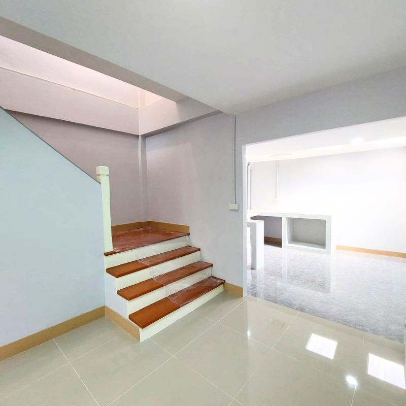 Piamsuk Garden Ville University Renovated townhouse for rent, Pathum Thani, good condition, modern minimalist style. Prime location, house for rent, next to Bangkok Pathum Thani Road (Roi 307), Townhouse for rent, Pathum Thani. Beautifully decorated, comp
