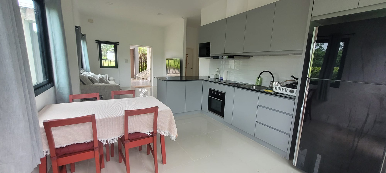 One-story corner house for rent