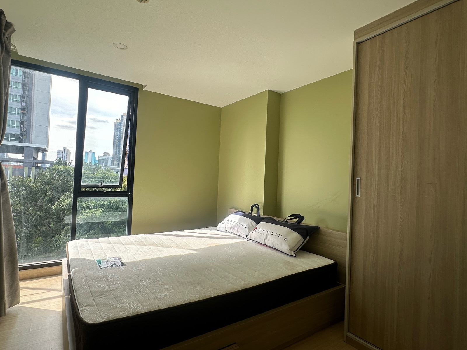 🔥Urgent Sale🔥 The Teak Pattanakarn-Thonglor, near Airport Link Ramkhamhaeng station. Fully furnished and ready to move in.
