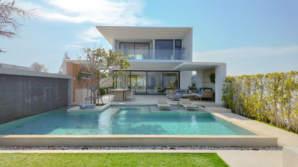  Beachfront Luxury Villa in Cha-am For Sale (BS69070025)