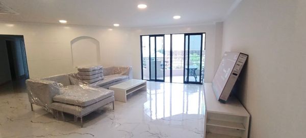 Cosmo Villa Sukhumvit 12 for rent 3 bedrooms 3 bathrooms  250 Sqm 75,000 per month