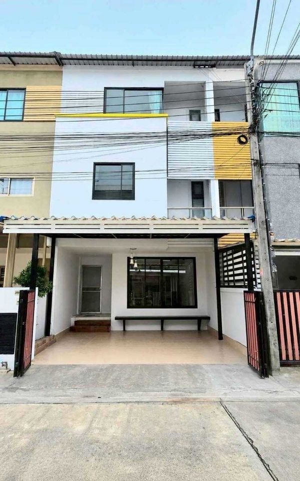 ให้เช่า Townhome สารินวิซสุขุมวิท 107 🚇🧑🏼‍🎄💯位於Sarin Wiz Sukhumvit 107 的聯排別墅出租。