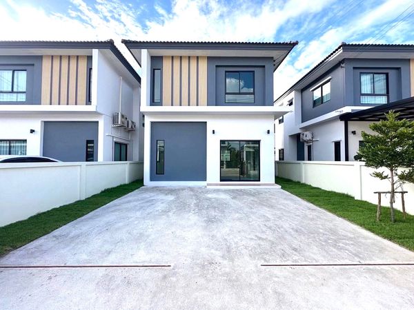 For rent, 2-story detached house, CPN Ninn, Wongwaen - Lam Luk Ka, Khlong 6, area 36 sq m., 3 bedrooms, 2 bathrooms, ready to move in.