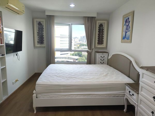🔥Urgent sale! Very cheap!!🔥 Condo Belle Grand Rama 9, Belle Grand Rama 9, ready to move in, free furniture, 5 minutes walk to MRT Rama 9 station.