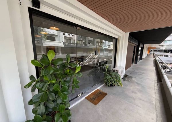 📢 Commercial building for rent, 3 floors, 1 unit.
📍 Park Avenue Ekkamai 12
Location in the heart of Ekkamai-Thonglor, near Donki and BTS Ekkamai.