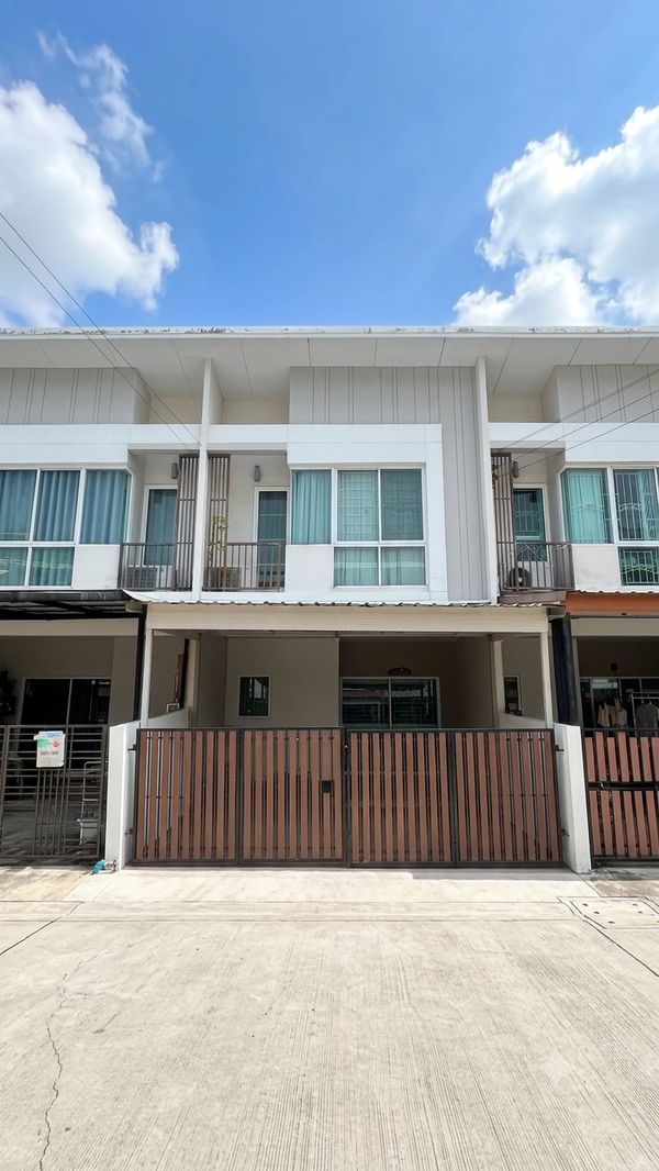 Townhome in the middle of City Sense Village, Phetkasem 69, Lak Song, Bang Khae.