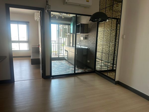 ★Very good price Cheapest in the project, just 3.4 million baht. ★Beautiful room, size 49 sq m., 7th floor ★ Near many places to eat. Convenient travel ★ @ Supalai City Resort Rama 8