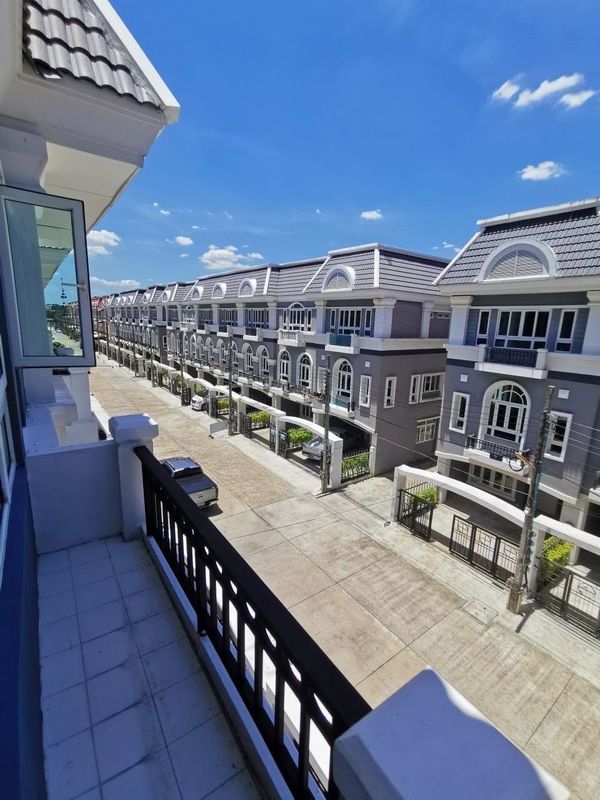 🏡 3-story townhome, Watcharapol location, price only 3.29 million baht! 📍 The Resorta Watcharapol