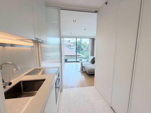A new home that your XL Labrador will fall in love with! 🐾 Raise your lifestyle to a higher level in the heart of Phrom Phong at Scope Promsri, a Pet Friendly Condo that understands you and your beloved pets with a 1 bedroom room of 33 sq m, decorated wit