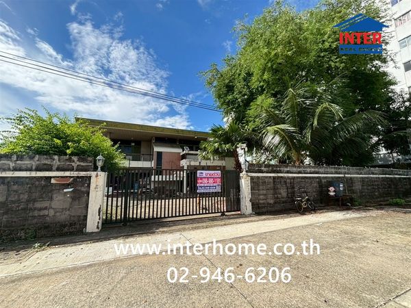 Land plus detached house 249 sq m., Santinewet Village. Opposite Makro Bang Kapi, Soi Lat Phrao 115, Lat Phrao Road, Ramkhamhaeng Road, Bang Kapi District, Bangkok