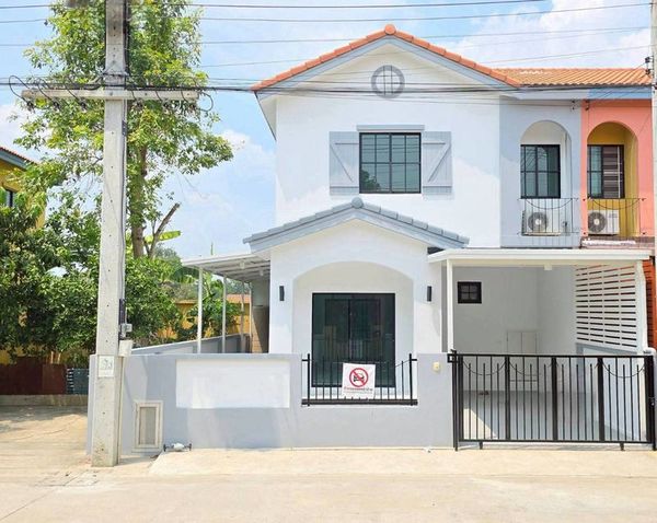 ขายบ้านทาวน์โฮม เดอะ พาลาซเซตโต้ รังสิต-คลอง 3 (คลองหลวง) บ้านหลังริม เนื้อที่ 30.5 ตารางวา 3 ห้องนอน 2 ห้องน้ำ ตำบลคลองสาม อำเภอคลองหลวง จังหวัดปทุมธานี