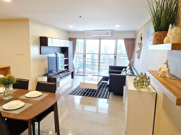 Waterford Diamond Tower - 2 bedrooms plus 1 extra room, corner unit with beautiful view and Fully Furnished