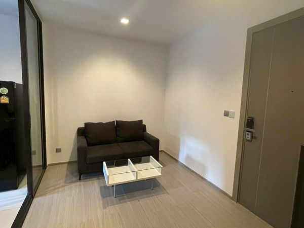 URGENT SALE!! Life Asoke Rama 9 Condo  Size: 32.47 sq.m. | 9th Floor | Beautifully Fully Built-In &amp; Move-in Ready Conveniently located near MRT Rama 9, seamlessly connecting to Ratchada, Huai Khwang, and Sukhumvit.