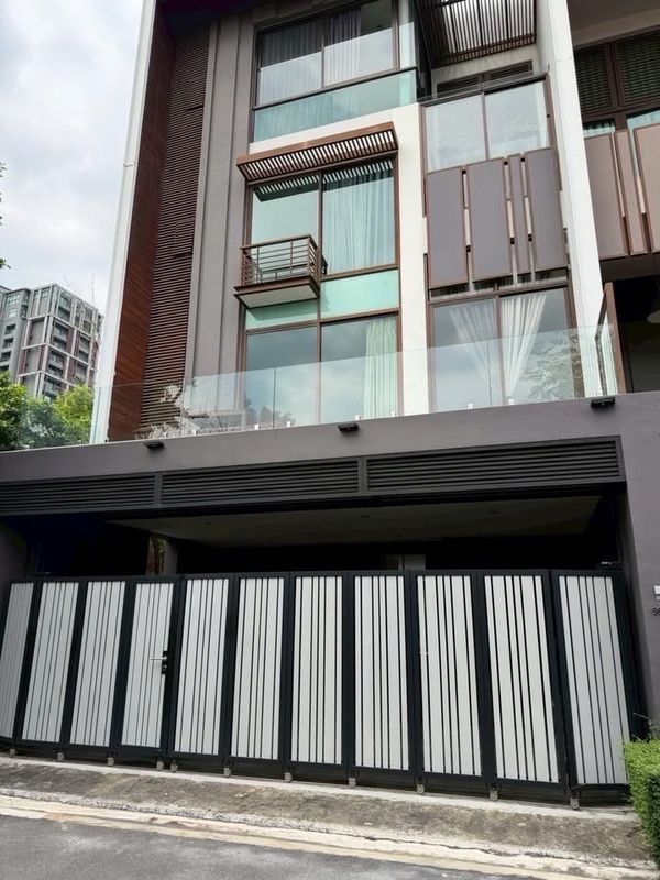 Detached house Sukhumvit 65 near BTS Ekkamai Thonglor prime location Bangkok