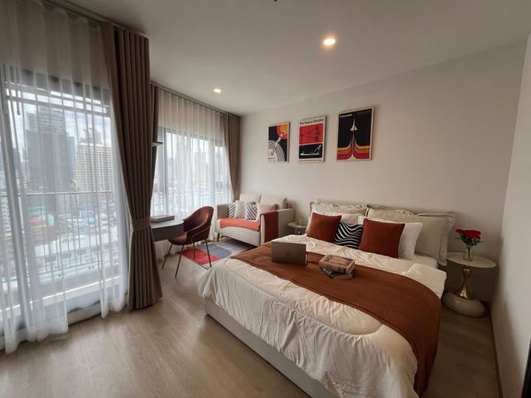 For rent, Life Rama 4 - Asoke, new room, never rented out. Pack your bags and move in now. Fully furnished