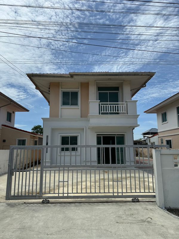 Thaweelada 5 Village, Rangsit Khlong 2, Pathum Thani 58 sq.wah | 215 sq.m. usable area | 2-storey | 3 Bedrooms | 2 Bathrooms South-facing | Best-priced property in the area – Urgent Sale!.