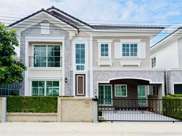 บ้านใหญ่ ฟังก์ชั่นครบ 4 ห้องนอน  สไตล์อังกฤษ ทำเลใกล้เมือง ใกล้รถไฟฟ้าสายสีม่วงใต้*