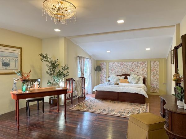Single house Ratchada Niwet / 5 bedrooms / 4 bathrooms / 140,000 currently being decorated.