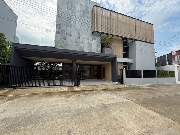 🏡✨ Luxury 3-Storey Mansion for Rent with Private Elevator
📍 The Master Ratchaphruek – Maha Chesadabodindranusorn Bridge